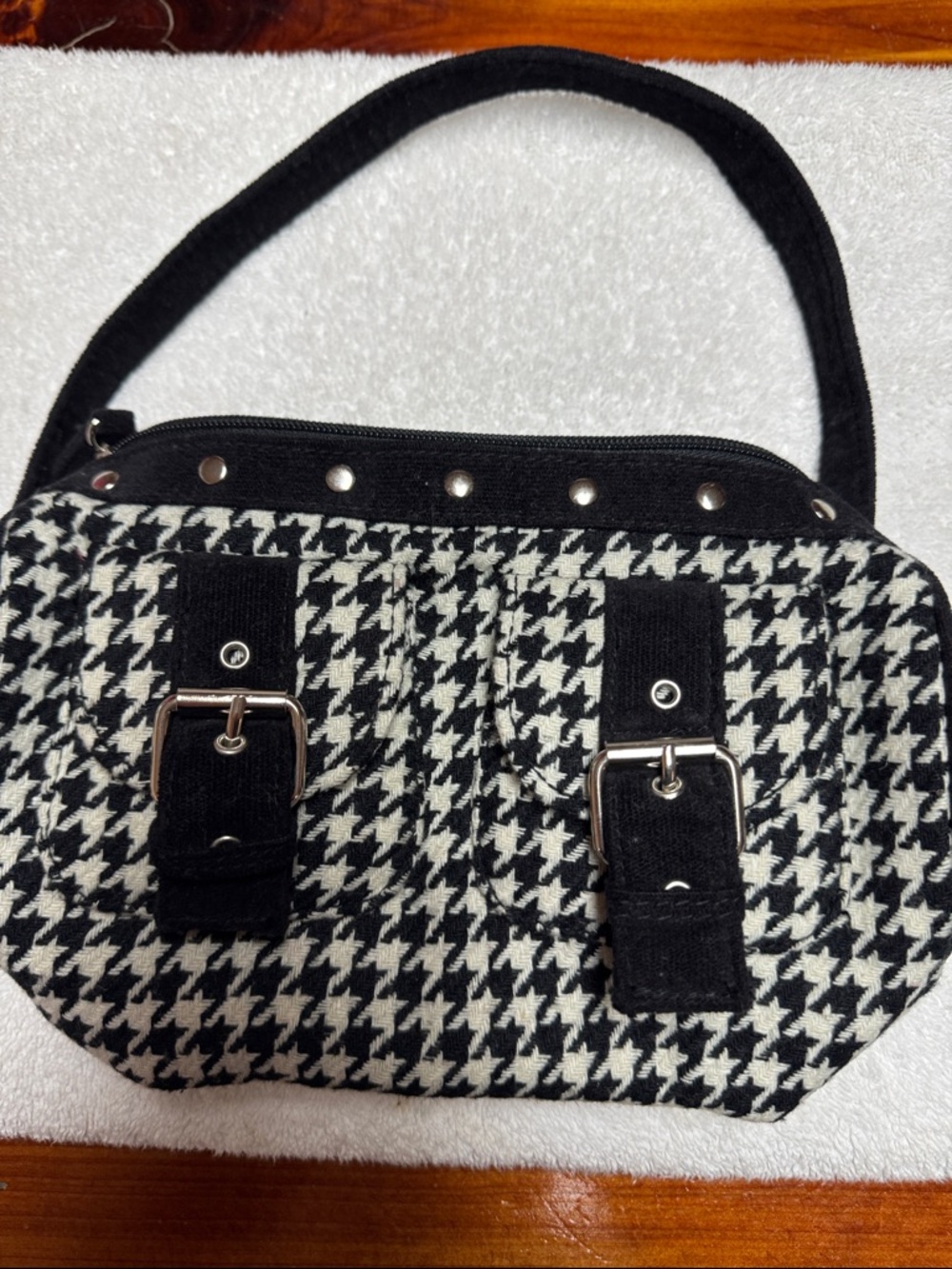 Chateau Black & White Houndstooth Shoulder Bag